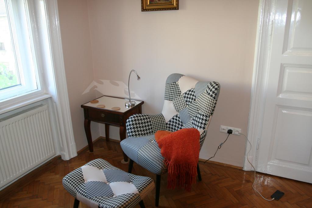 Diamonds Apartment With 2 Rooms Near Guzsdu Udvar Budapest Exterior photo